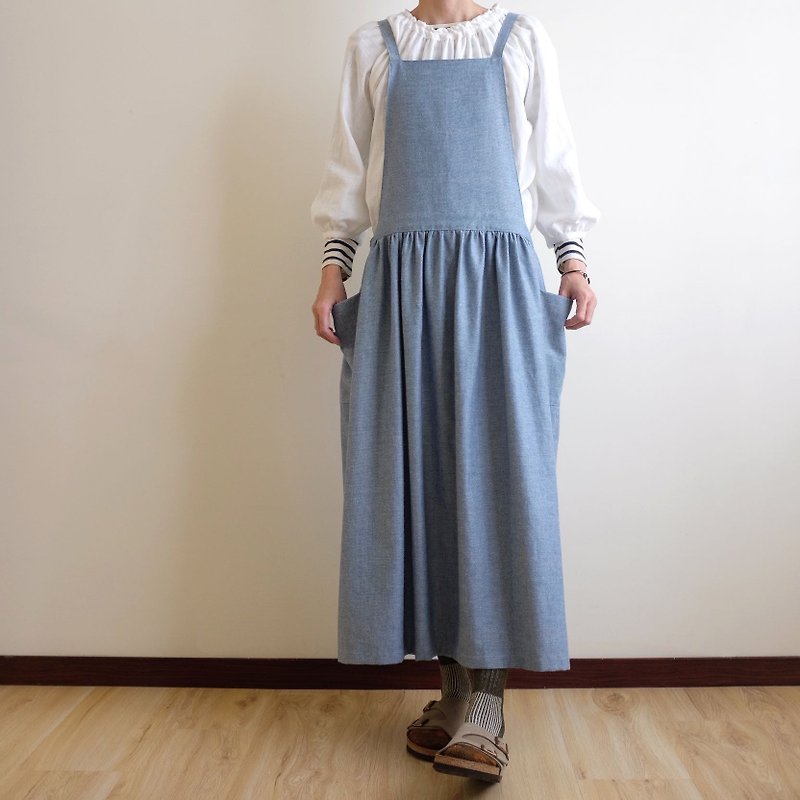 Everyday hand-made clothes live in the heart of a little girl tannin wind color woven blue strap apron slightly raised cotton - One Piece Dresses - Cotton & Hemp Blue