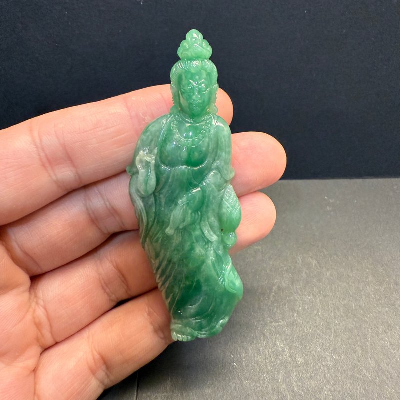 瀚玉藏珍 天然滿綠A貨翡翠觀音 雕工細膩 法相肅穆 稀有厚實設計 - 其他 - 玉石 
