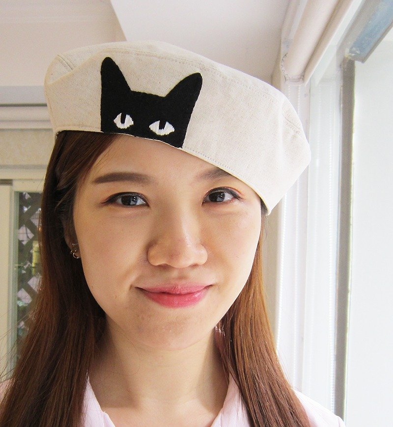 Curious little black cat French beret painter hat hand-appliquéd embroidery Embroidered Beret - หมวก - ผ้าฝ้าย/ผ้าลินิน หลากหลายสี
