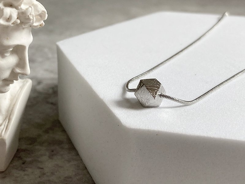【Infinitas. Cubic octagonal meteorite necklace] natural nickel iron Stone, Swedish M iron - Collar Necklaces - Other Materials Gray
