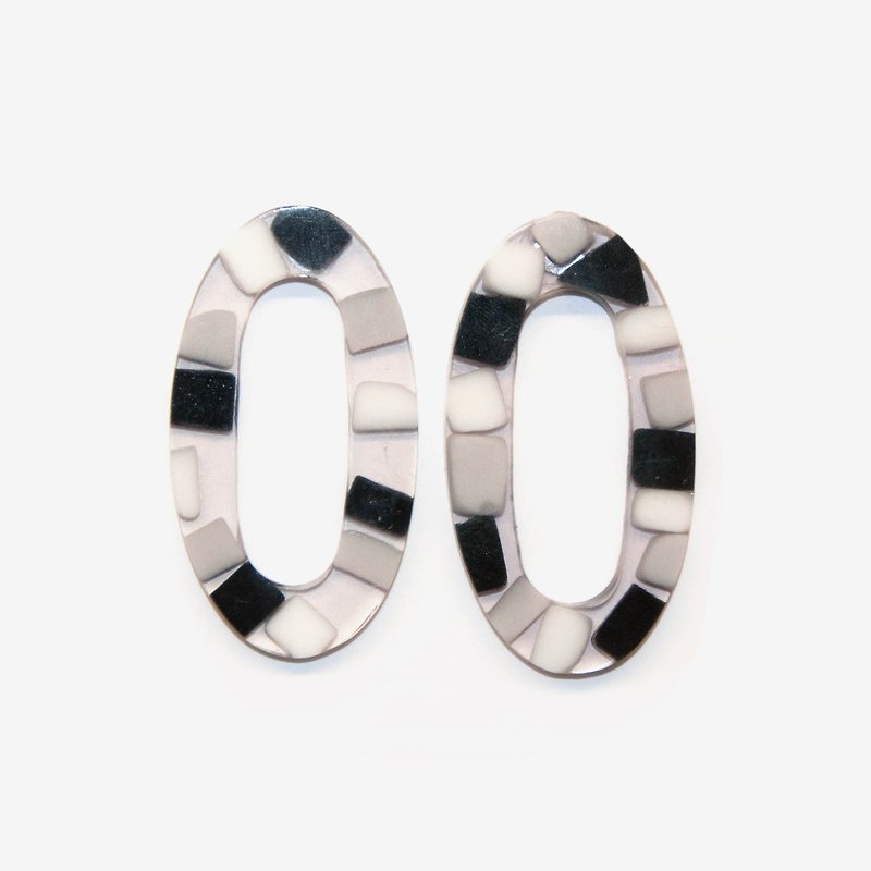 Modern Translucent Oval Earrings - Black & White, Post Earrings, Clip on Earrings - ต่างหู - พลาสติก สีดำ