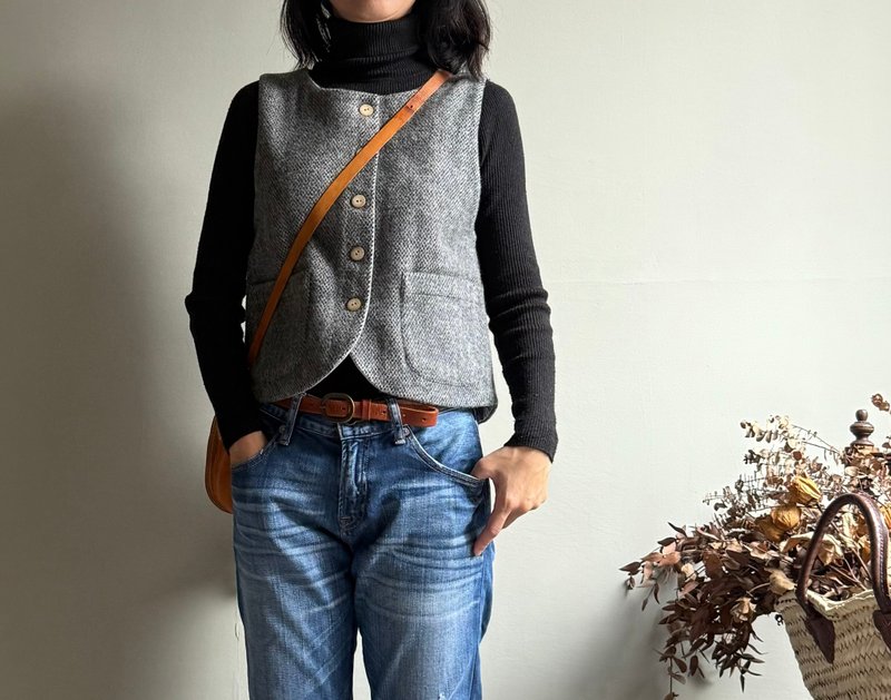 Reason and Sensibility/College Style Gray Mixed Color Twill Wool Round Neck Open Button Double Layer Vest WOOL - Women's Vests - Wool 