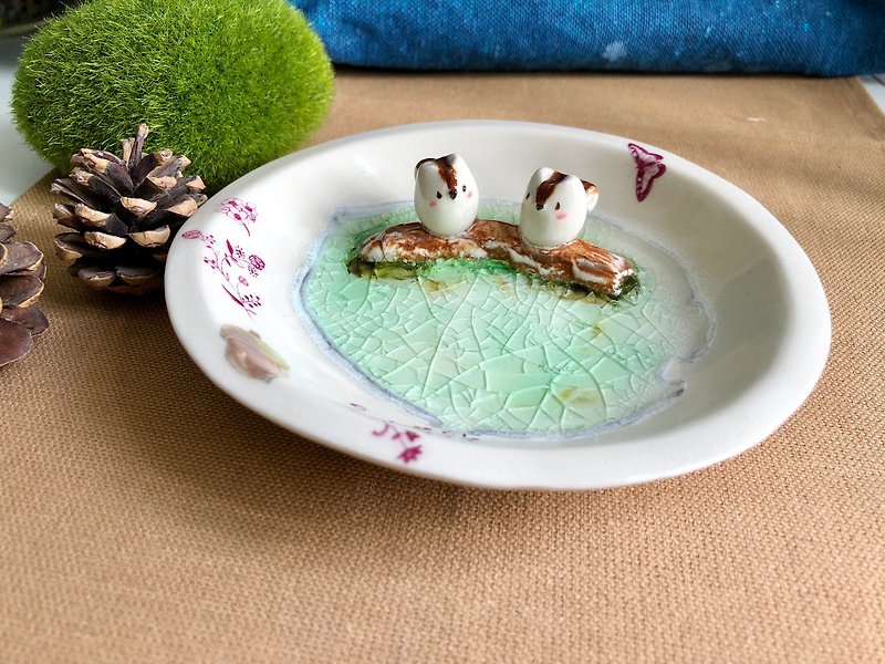 テーブルの上の風景セラミック小さなリス飾り皿 - 置物 - 陶器 グリーン