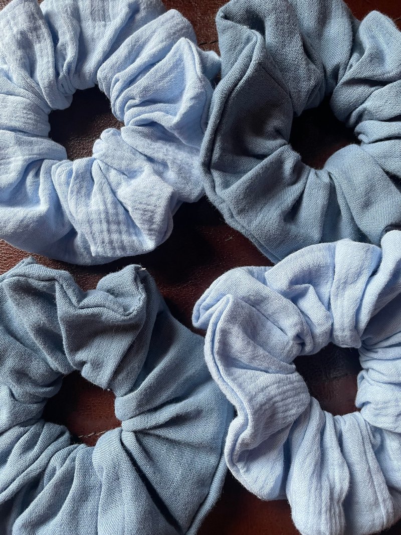 baby blue scrunchie - เครื่องประดับผม - ผ้าฝ้าย/ผ้าลินิน สีน้ำเงิน