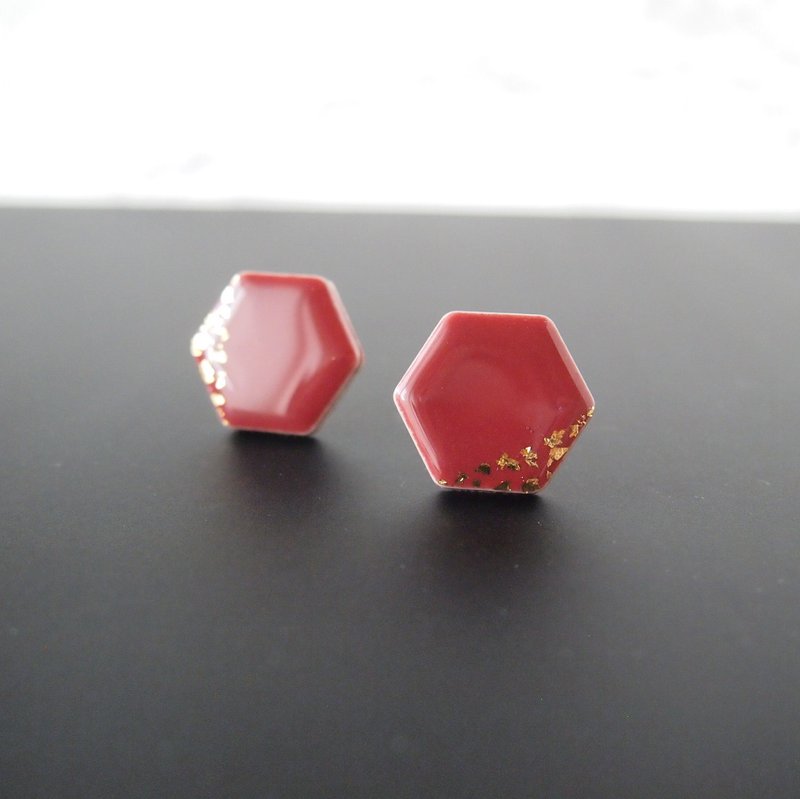 Hexagonal Mino ware Earrings Akane (Haku) Earrings / Clip-On - ต่างหู - เครื่องลายคราม สีแดง