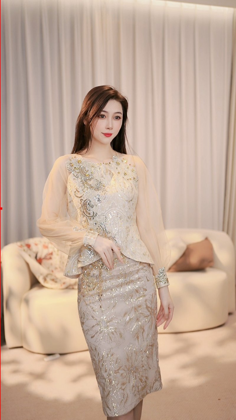 SOLELEGIA Thai Thousand Gold New Chinese Top - เสื้อผู้หญิง - วัสดุอื่นๆ สีทอง