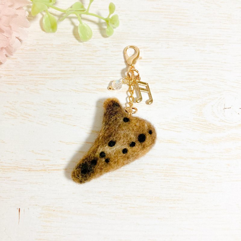 Needle Wool Felted Natural Miniature Ocarina Charm Keychain Musical Instrument - Keychains - Wool Brown