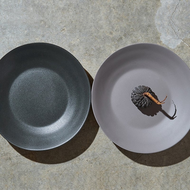 【3,co】Water wave salad plate (2-piece type)-gray + black - Small Plates & Saucers - Porcelain White