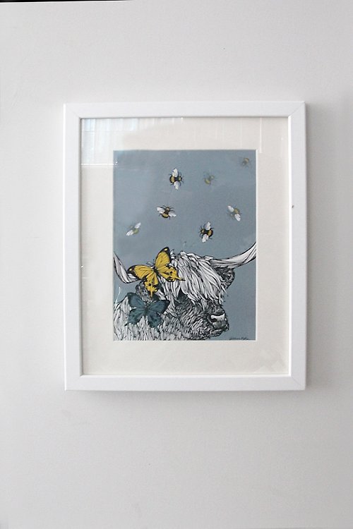 SÜSS Living生活良品 英國Gillian Kyle蘇格蘭手繪高山牛與蝴蝶圖騰壁掛相框(白)