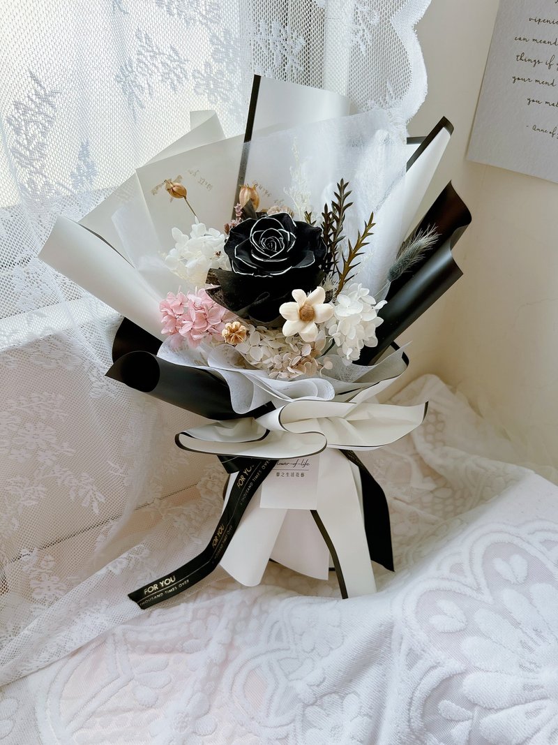 【flower-of-life】The unique little fragrant black rose bouquet for your best friend - ช่อดอกไม้แห้ง - พืช/ดอกไม้ สีดำ