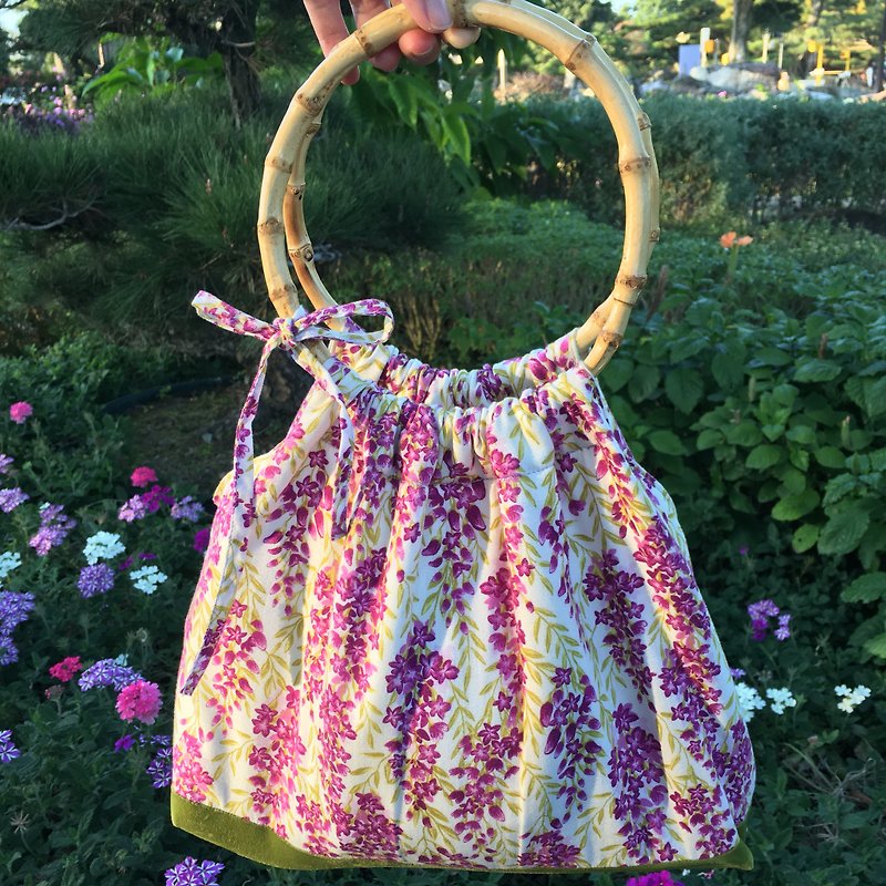 Fantasy wisteria flower handbag bamboo circle white background - กระเป๋าถือ - ผ้าฝ้าย/ผ้าลินิน สีม่วง