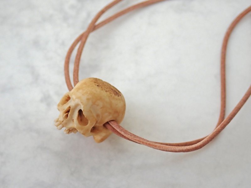 Japanese small skull bead for brecelet with horizontal hole Deer Antler-n - สร้อยข้อมือ - วัสดุอื่นๆ 