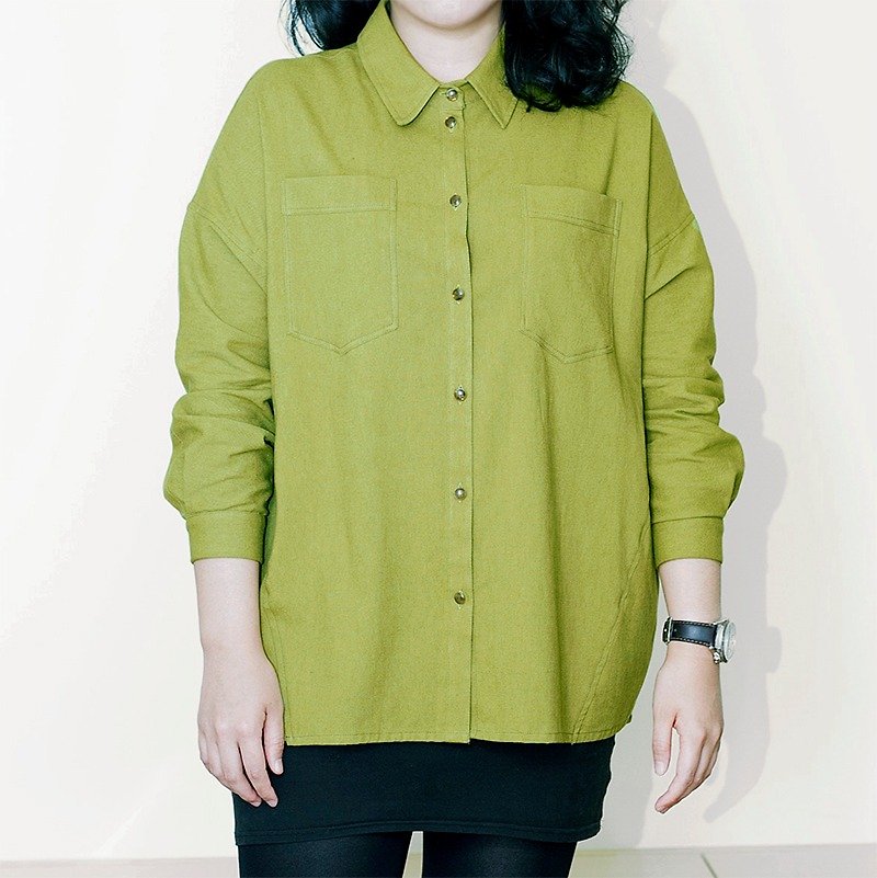 [] Grass green cotton blending casual work shirt wide buckle - เสื้อเชิ้ตผู้หญิง - วัสดุอื่นๆ สีเขียว