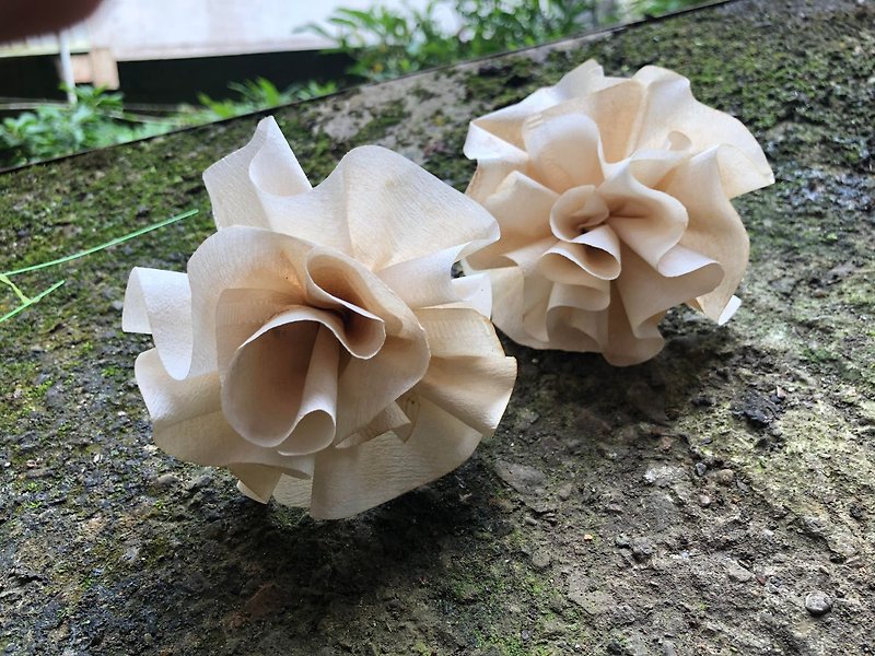 Filter paper origami flower - เข็มกลัด/ข้อมือดอกไม้ - กระดาษ สีเงิน