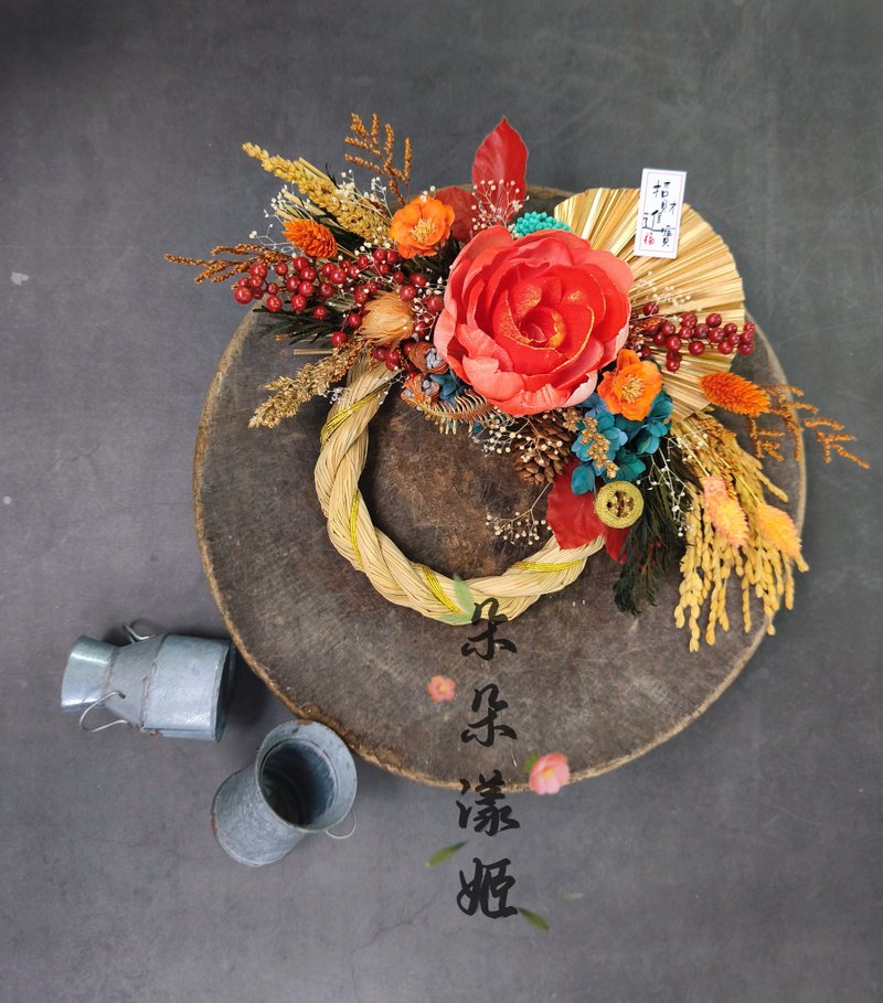 New Year Blessing Shimenawa Hanging Ornament Sola Flower Diffuser Peony Preserved Flower Grand Opening Housewarming Gift - ของวางตกแต่ง - พืช/ดอกไม้ สีแดง