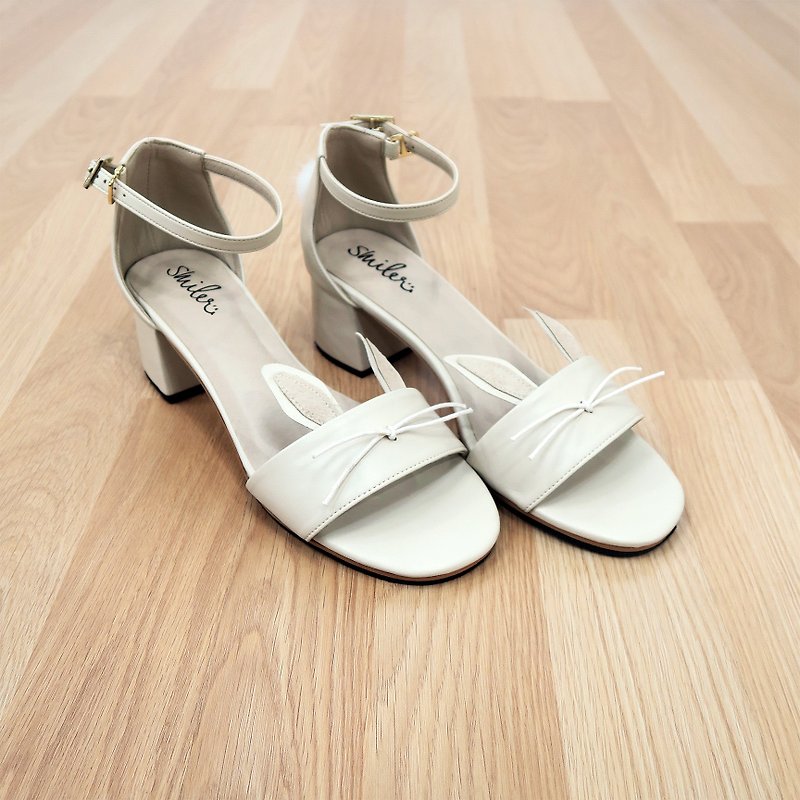 Wanna Bunny Maxi Sandals - White - รองเท้ารัดส้น - วัสดุอื่นๆ ขาว