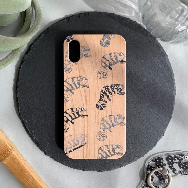 chameleon　wooden Smartphone case - เคส/ซองมือถือ - ไม้ สีนำ้ตาล