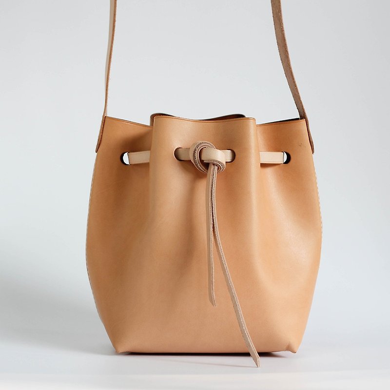 Finished product Minimalist small bucket bag leather hand-made - Messenger Bags & Sling Bags - Genuine Leather Brown