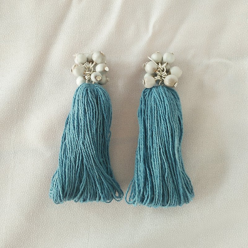 fringe earrings / light blue / vegetable dyed thread juzdama job's tears tassel - ต่างหู - ผ้าฝ้าย/ผ้าลินิน สีน้ำเงิน