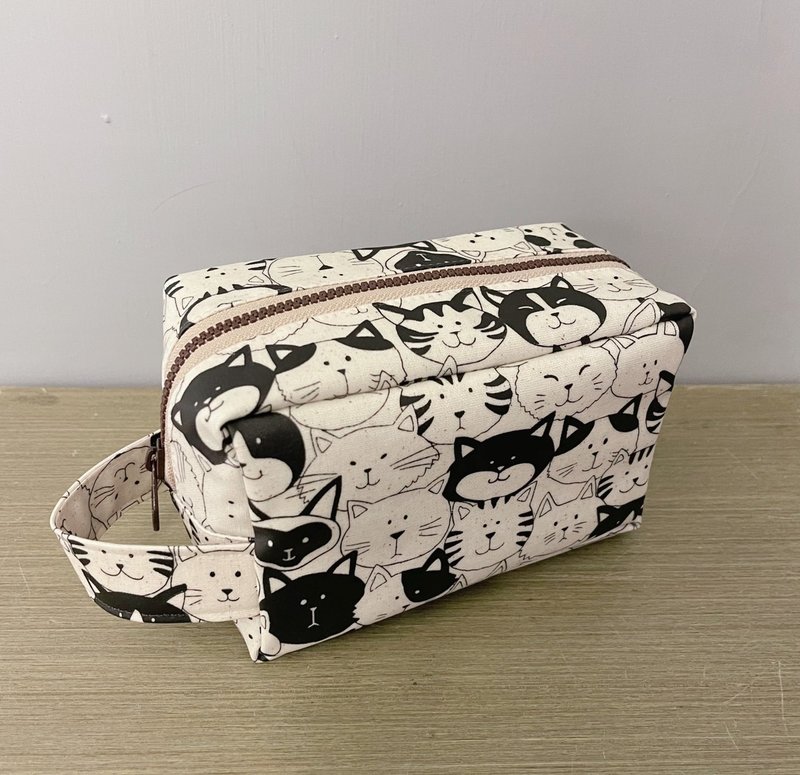 Waterproof Cosmetic Bag - Small Universal / Going Out / Eco-Friendly Taiwan Handmade Bag (Japanese Waterproof Fabric) - กระเป๋าเครื่องสำอาง - วัสดุกันนำ้ 