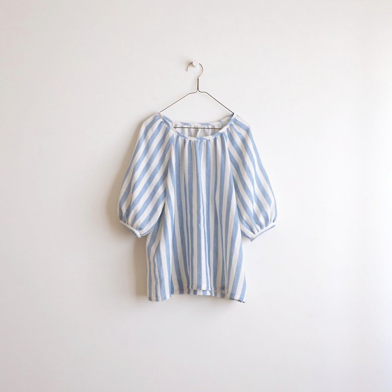 Special order daily hand-made clothes light blue straight stripe six-point sleeve daily blouse double cotton yarn - Women's Tops - Cotton & Hemp Blue