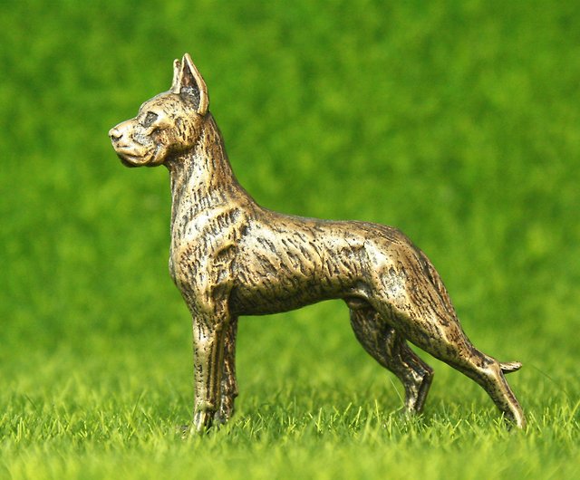 グレートデーン（切り取られました）、記念、犬の銅像の犬の灰のための