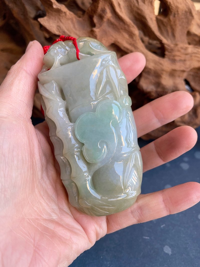 【Cicada】Natural Burmese Jadeite - Old Three-color Bamboo Section High-rise Skillful Carved Pendant - พวงกุญแจ - หยก สีเหลือง