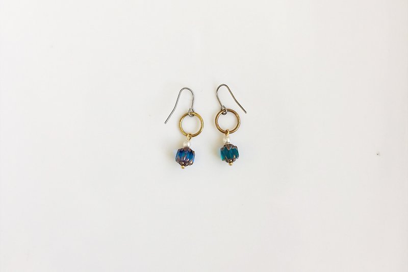 綺麗之雀 黃銅造型耳環 - 耳環/耳夾 - 寶石 藍色