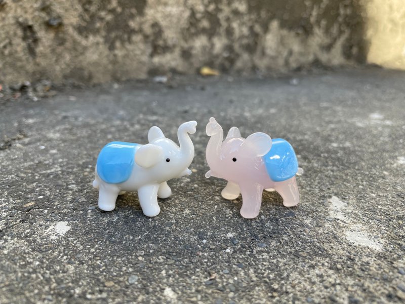 Crystal glass handmade cute elephant - ของวางตกแต่ง - แก้ว ขาว