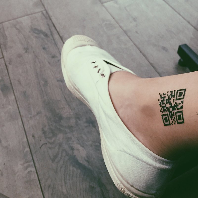 OhMyTat 腳腕位置QR 二維碼刺青圖案紋身貼紙 (2枚) - 紋身貼紙/刺青貼紙 - 紙 黑色