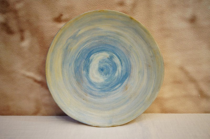 Handcrafted Kohiki Retro style Round Plate, Ø18cm - จานและถาด - ดินเผา สีน้ำเงิน