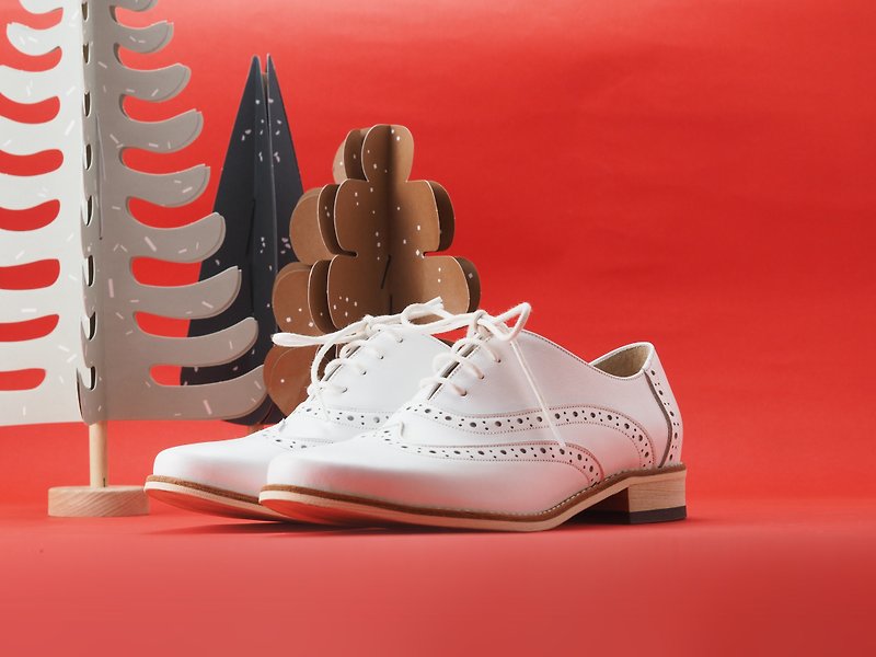 [Fast shipping] Clearance of display items - Aihua Oxford Shoes 35# ~ 42# - รองเท้าอ็อกฟอร์ดผู้หญิง - หนังแท้ ขาว