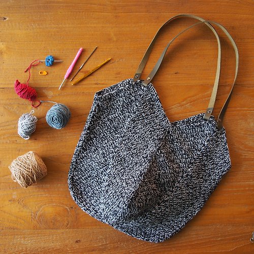 manyjoystudio Handmade Granny square crochet shopping bag mixs Black and Gray