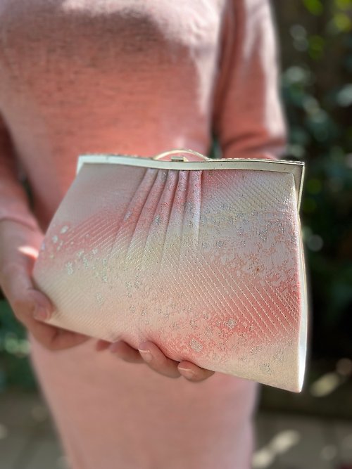 【藏私‧Collection】 日本粉銀漸層花紋錦織古董手提包