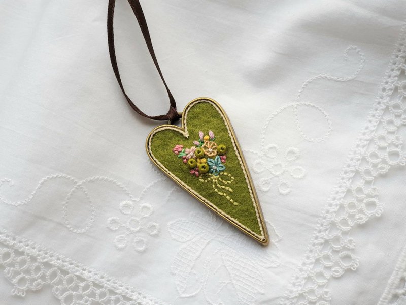 手工花刺繡項鍊墜飾/珍愛系列/D款 - 項鍊 - 其他金屬 