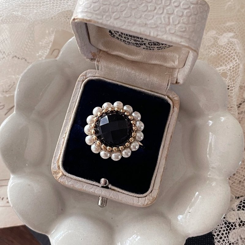 Surgical stainless Stainless Steel onyx and vintage pearl round ring / metal allergy resistant - แหวนทั่วไป - เครื่องเพชรพลอย สีดำ