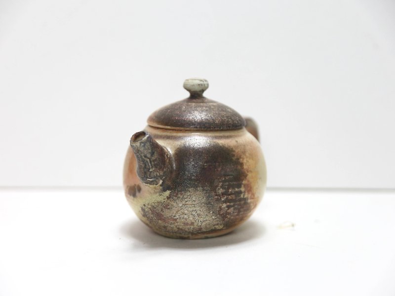 Tibetan green wood fired porcelain clay handmade teapot - Teapots & Teacups - Pottery 