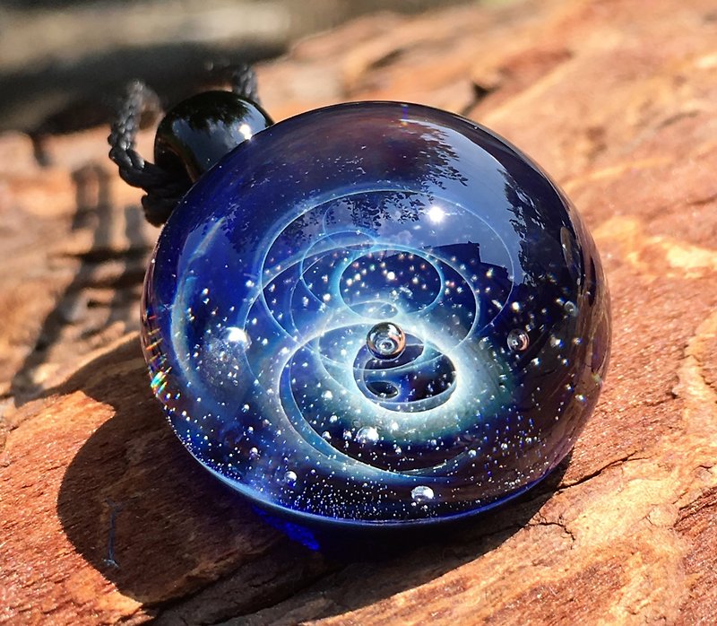 boroccus solid galaxy pattern heat-resistant glass pendant - สร้อยคอ - แก้ว สีดำ