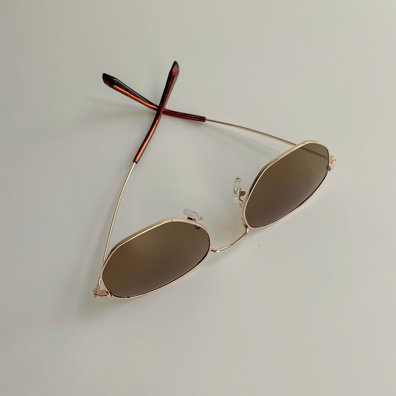 GLISTEN - Emma Polarized Sunglasses (Brown) - แว่นกันแดด - วัสดุอื่นๆ สีนำ้ตาล