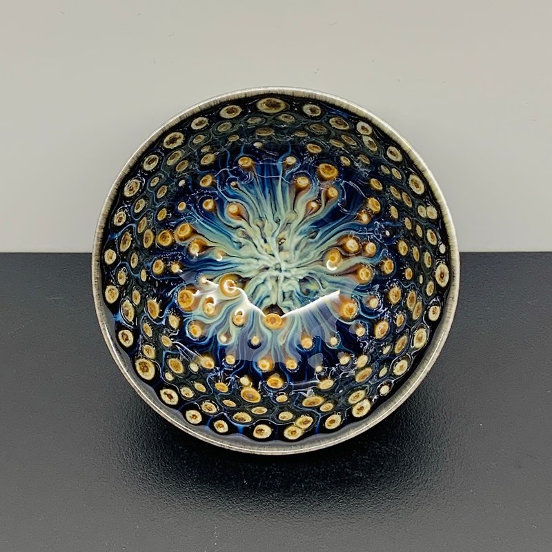 Peacock teacup / Taiwan pottery artist Yu-ning, Chiu - Teapots & Teacups - Porcelain Multicolor