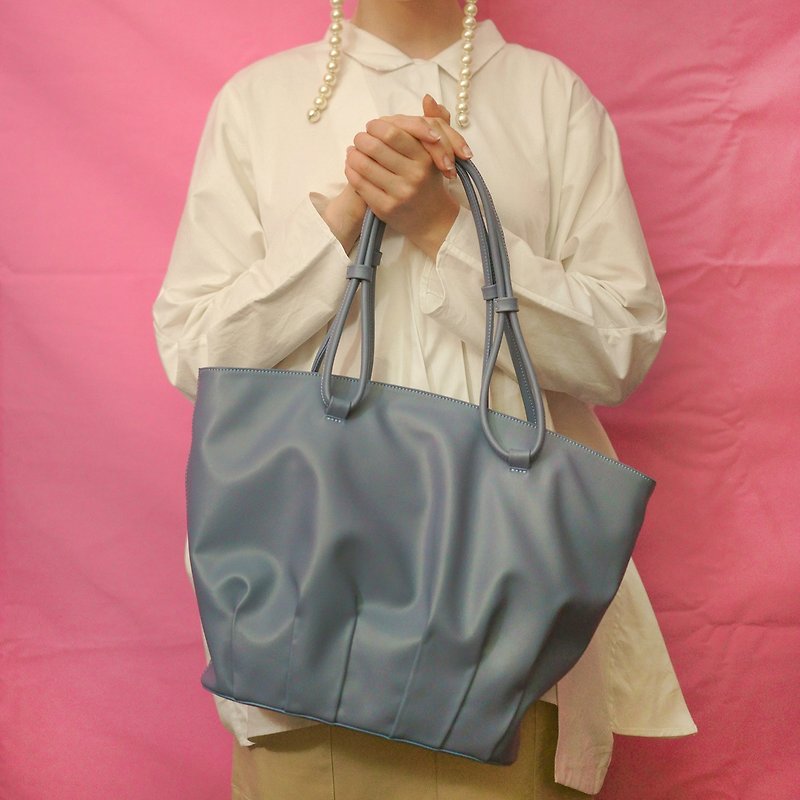 Shell dance | blue pleated shell tote bag large-capacity shopping bag shoulder bag leather top layer cowhide - กระเป๋าถือ - หนังแท้ สีน้ำเงิน