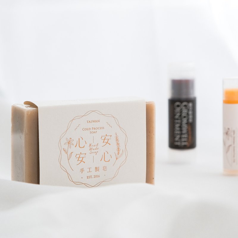 [Combination] Handmade soap + sweet orange lip balm + comfrey essential oil - สบู่ - น้ำมันหอม 