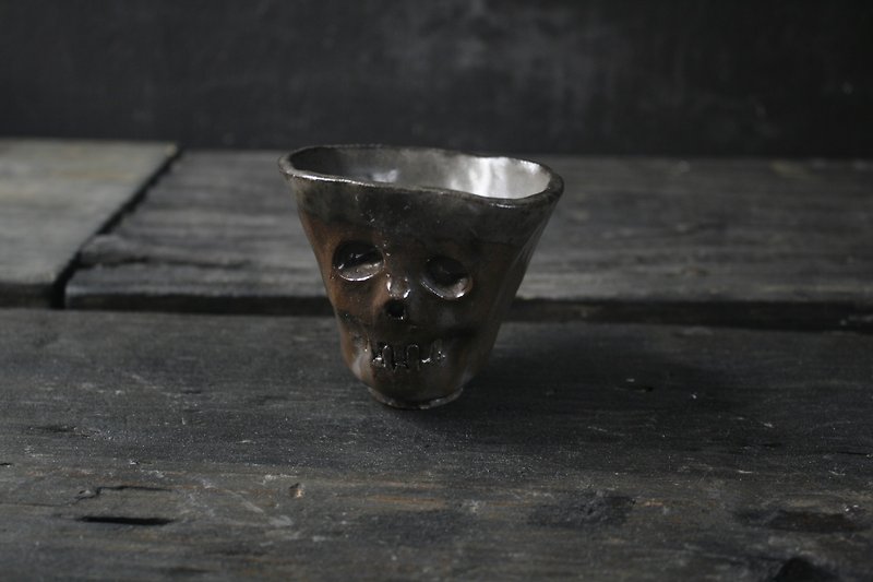 Small skull tea cup (height about 6cm, ceramic tea cup shipped randomly) - Cups - Pottery Black