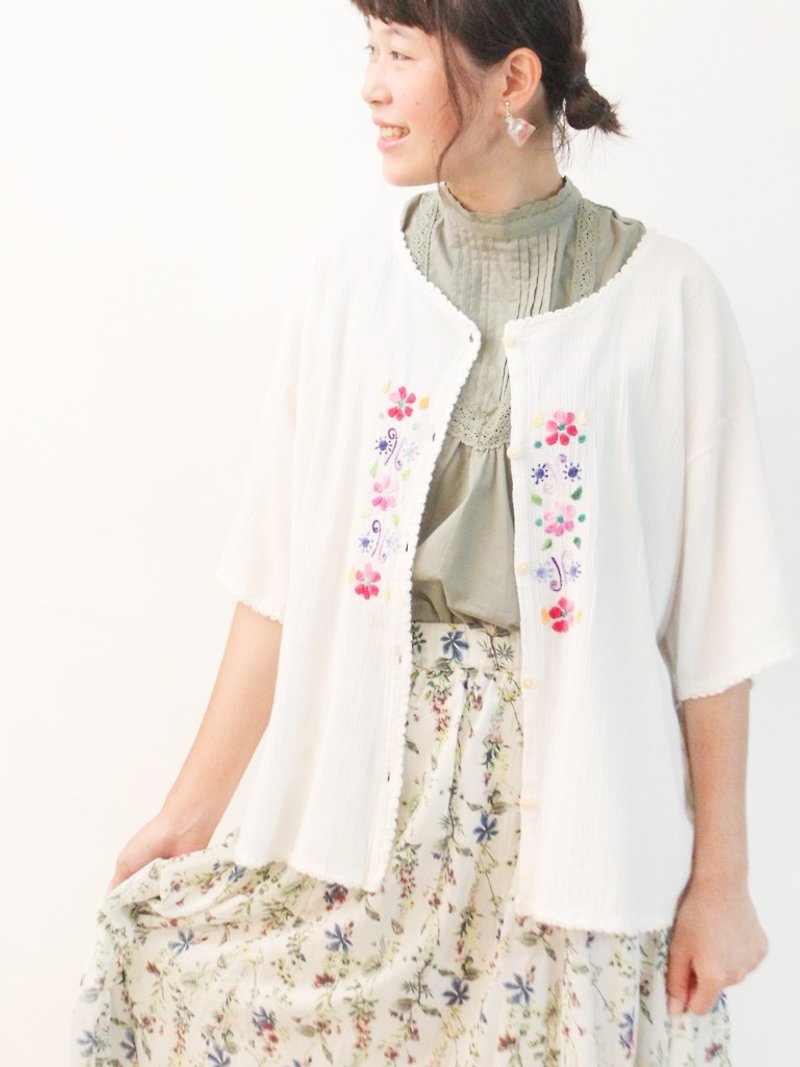 Vintage American Cute Flower Embroidery Sleeve Sleeve Cotton White Vintage Top Cardigan Jacket VintageTop - เสื้อแจ็คเก็ต - ผ้าฝ้าย/ผ้าลินิน ขาว