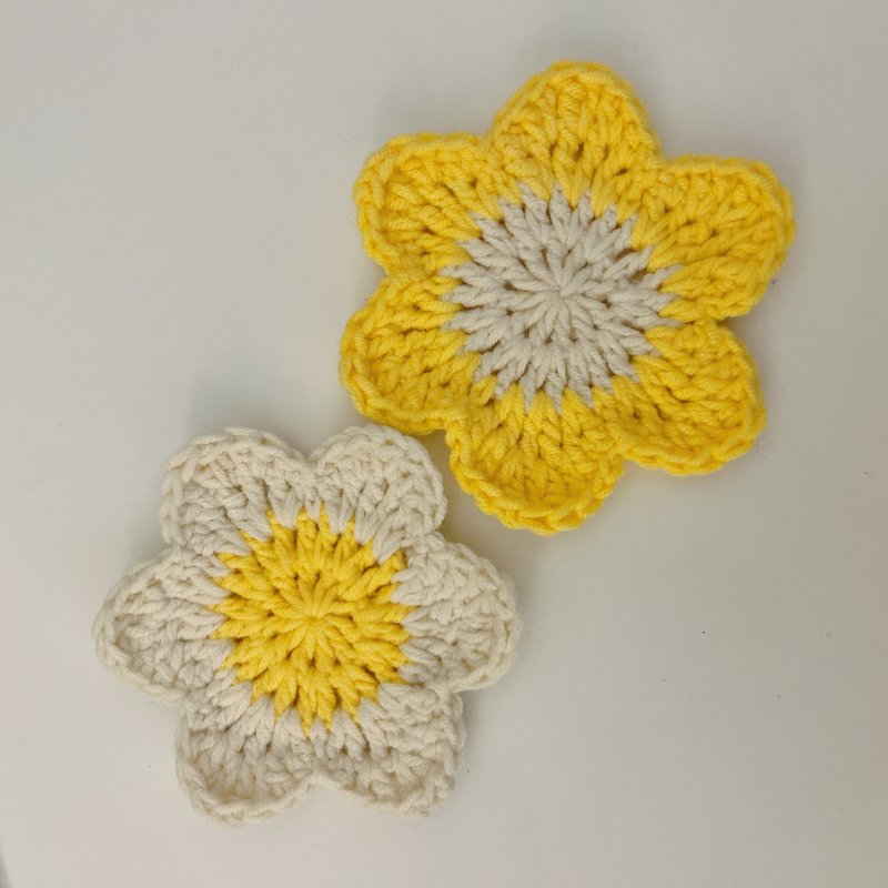 crocheted flowers - อื่นๆ - ผ้าฝ้าย/ผ้าลินิน หลากหลายสี