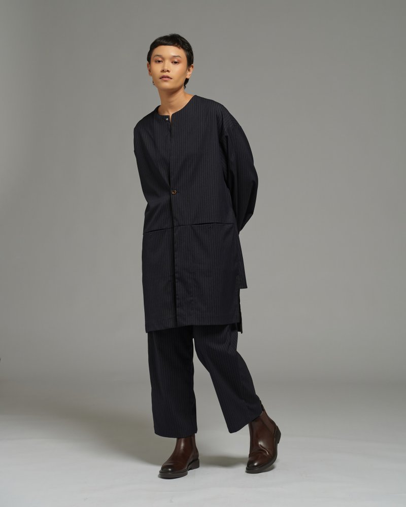 Unisex: The Overcoat (Pinstripe Navy) - 女大衣/外套 - 聚酯纖維 黑色