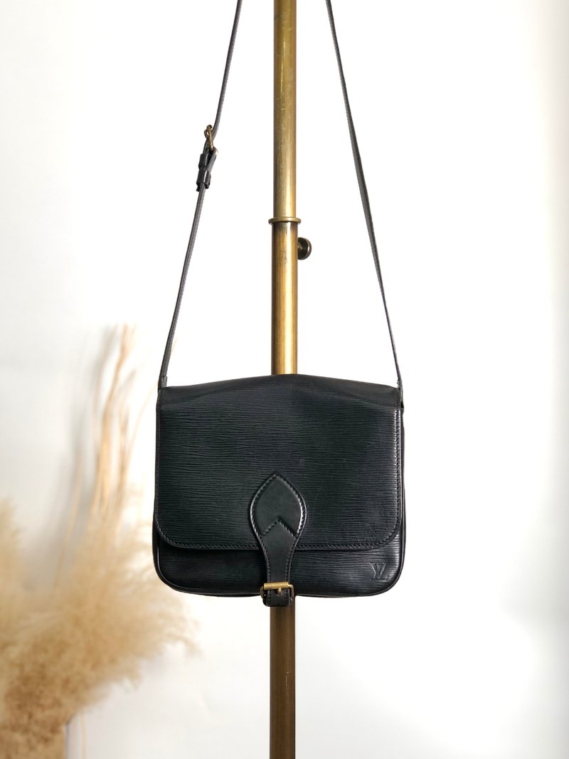 【Direct from Japan Luxury Pre-owned Bag】LOUIS VUITTON Epi Shoulder Bag Black LV Leather Front Buckle Vintage ipzw8h - Messenger Bags & Sling Bags - Genuine Leather Black