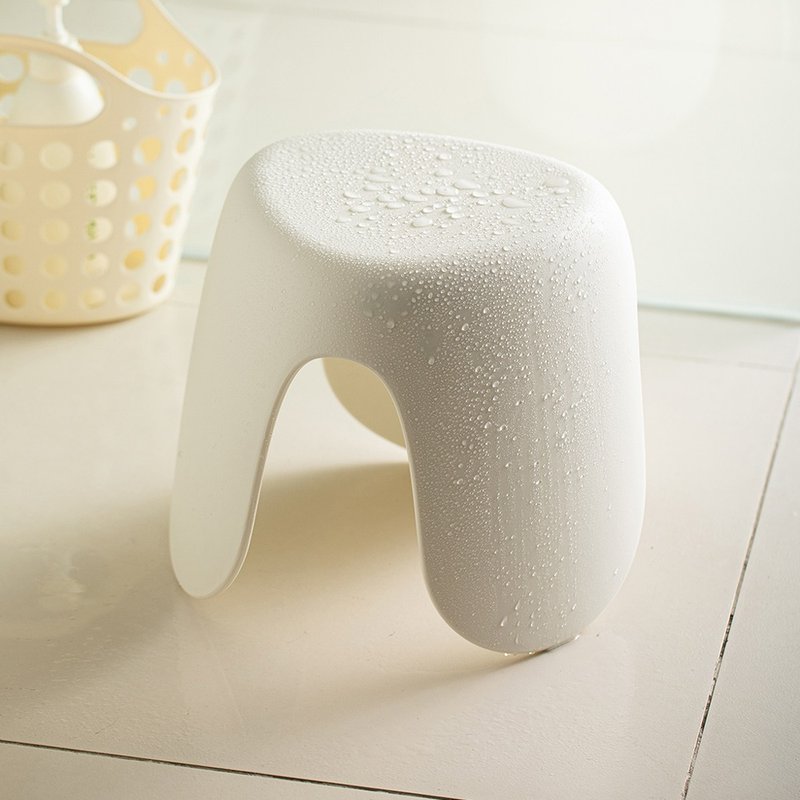 Japanese frost mountain Japanese cream style small chair and stool/shoe chair/bathroom chair and stool - Other - Plastic White