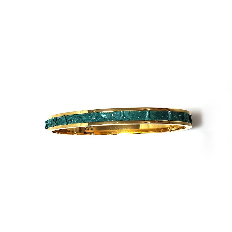 exquisitely handcrafted  Green Bracelet - สร้อยข้อมือ - โลหะ สีเขียว