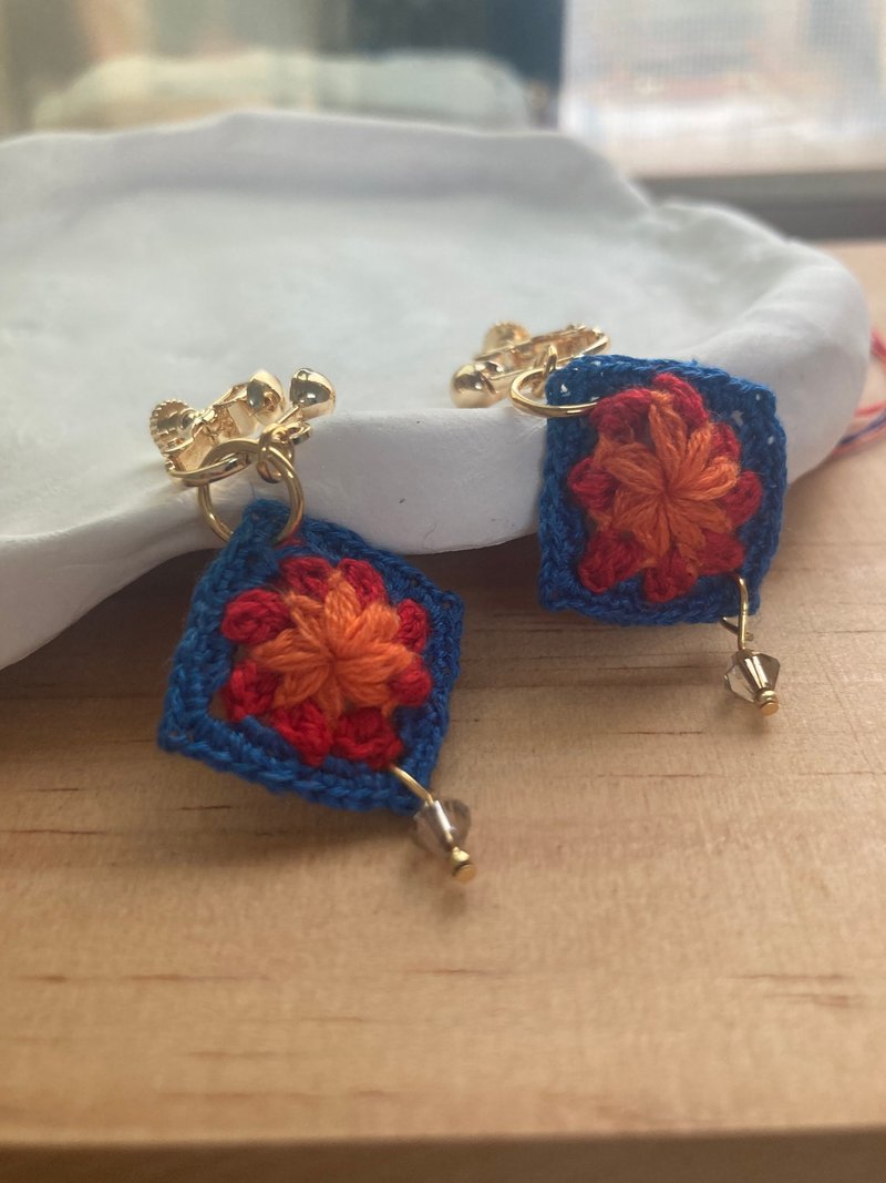 [Handmade Jewelry Series] Crocheted Mini Granny Moroccan C Clip Earrings - Earrings & Clip-ons - Thread Blue